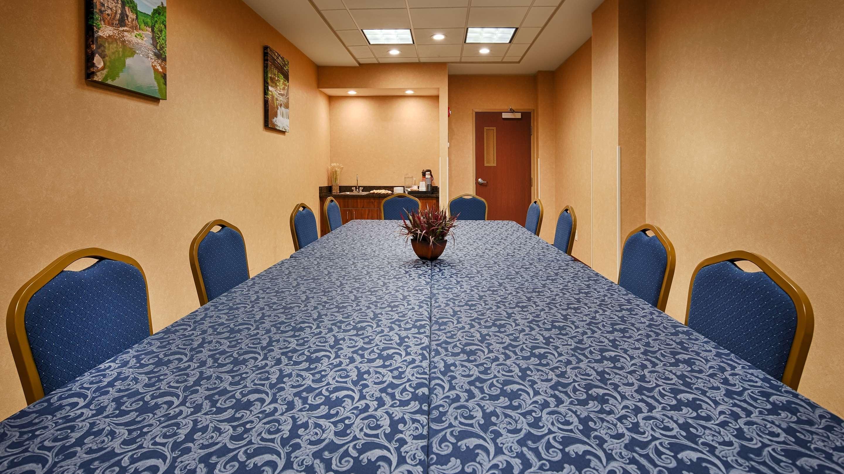 Best Western Plus Victor Inn & Suites Luaran gambar
