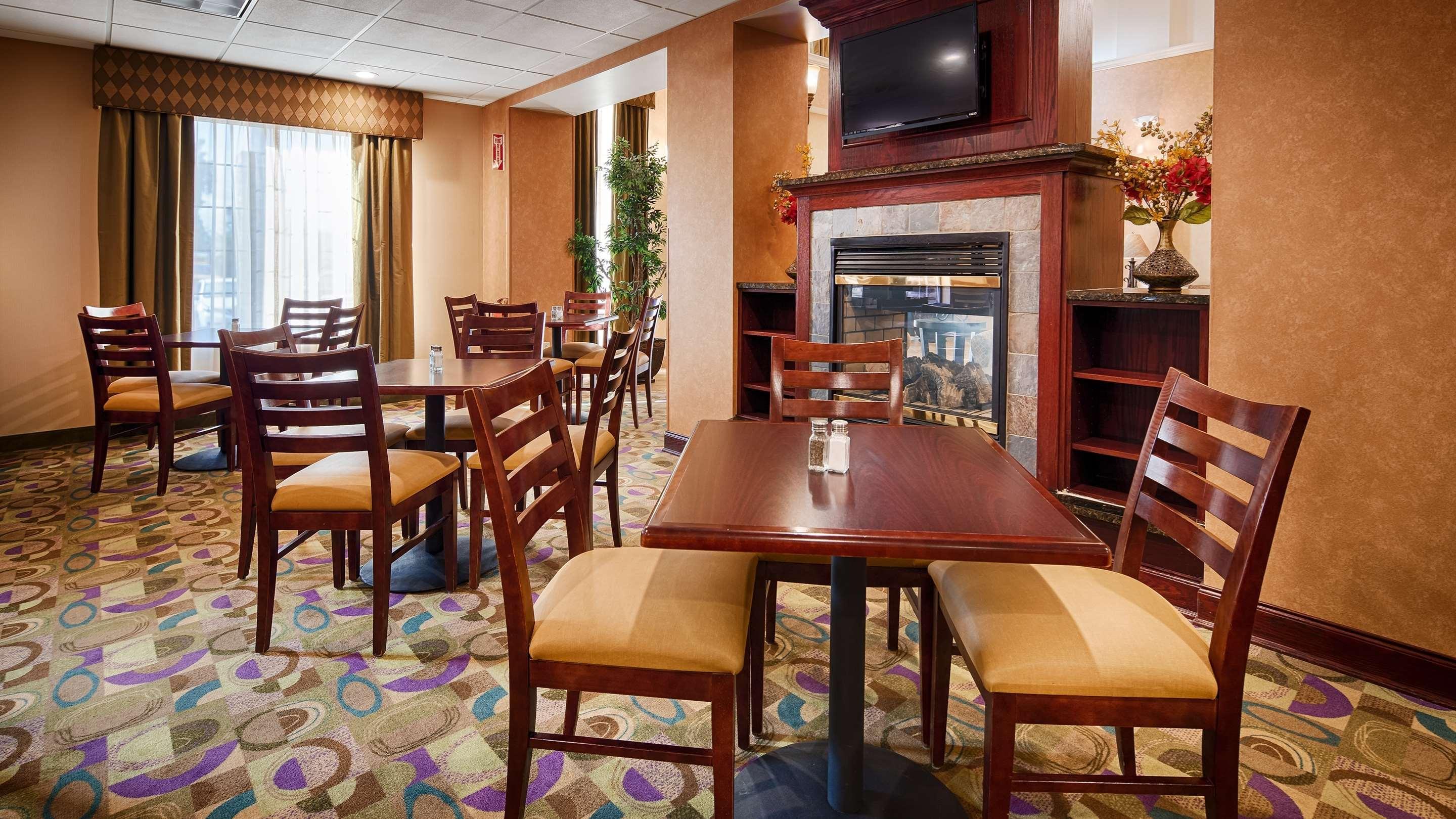 Best Western Plus Victor Inn & Suites Luaran gambar